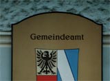 Gemeindebeschilderung mit handgemaltem Wappen